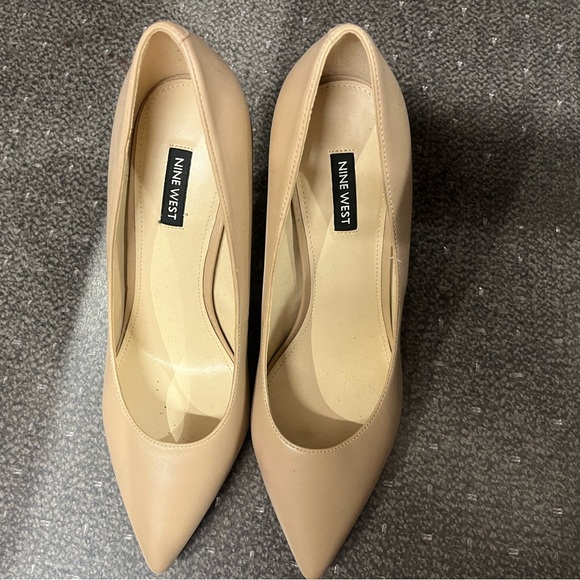 Nine West Nude Heels - Size 10 - Picture 1 of 4